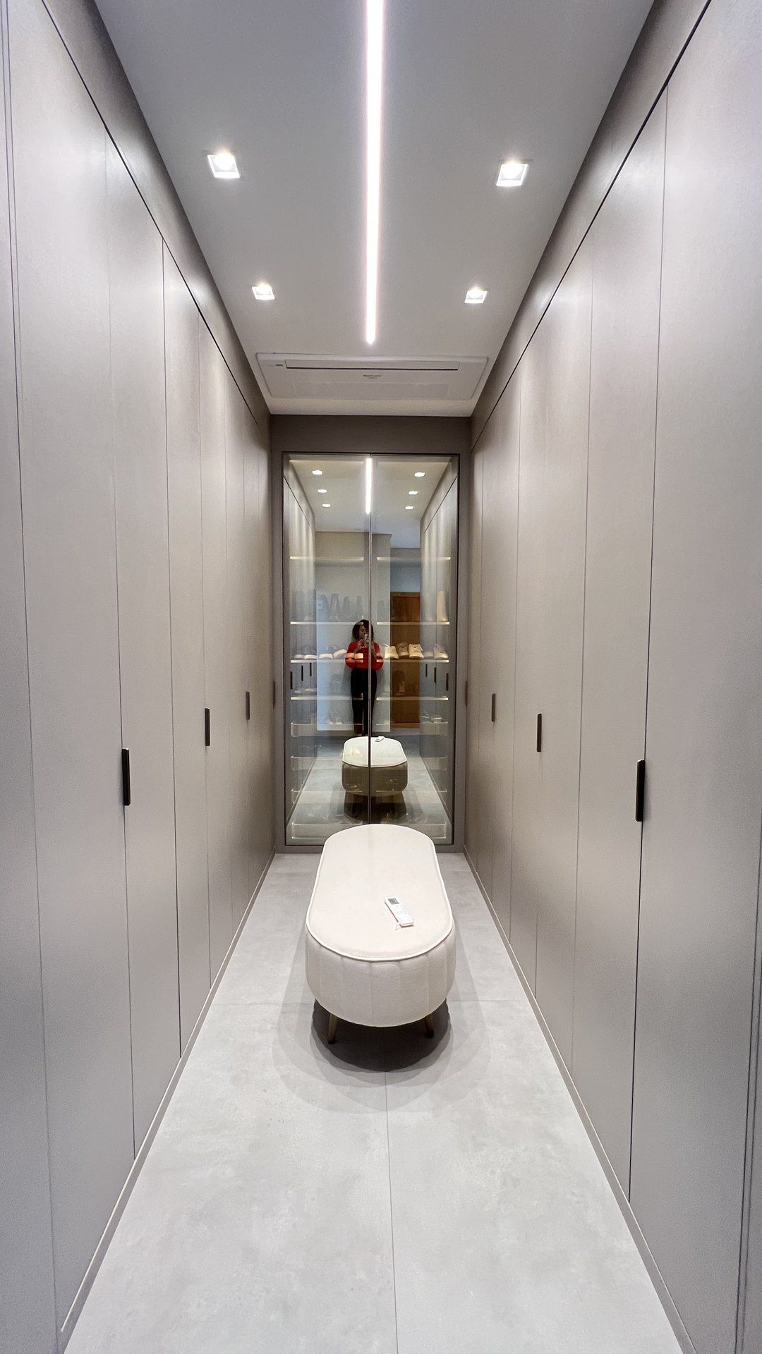 Closet integrado com ilha central