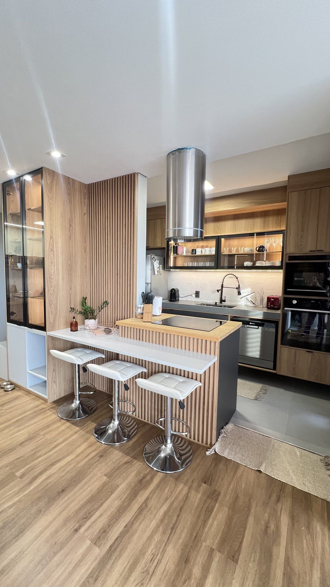 Área gourmet — Bancada com banquetas